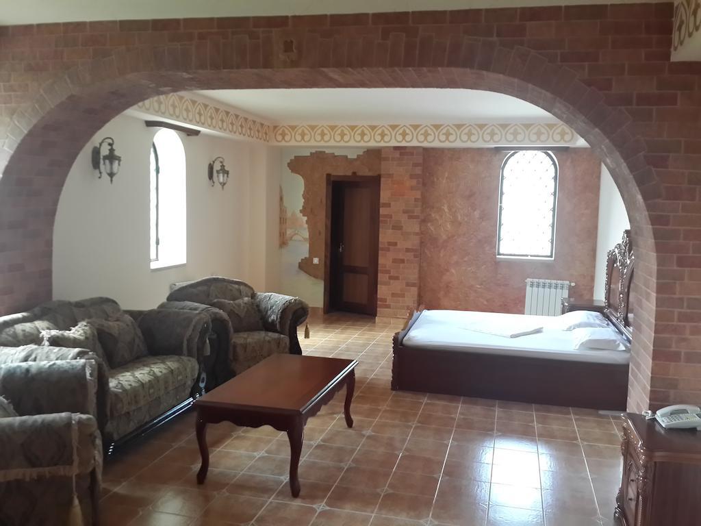 Venezia Palazzo Hotel Ереван Стая снимка