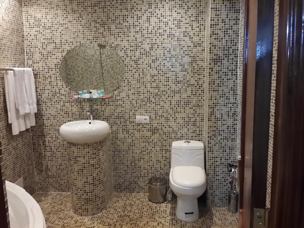 Venezia Palazzo Hotel Ереван Стая снимка